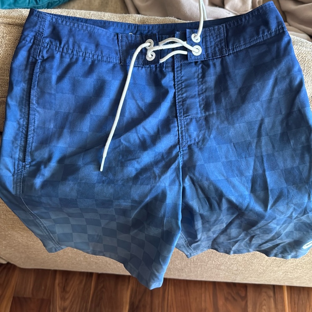 Men’s Hollister swim suit size 28 good condition